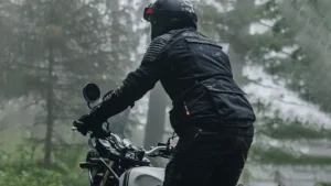 Best Helmets for Rainy Season in Bangalore | Monsoon Riding Guide – B2R
